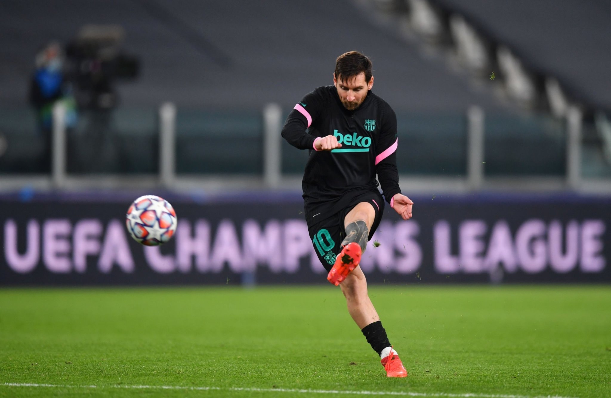 巴萨以其独 巴萨以其独